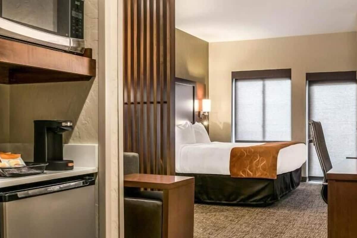 Ropa de cama de alta calidad y escritorio