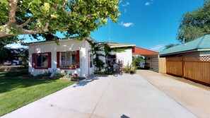 Casa familiar, 3 habitaciones, hidromasaje | Vista frontal de la propiedad