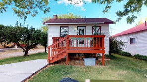 Comfort Studio, 1 Queen Bed, Patio | Individually furnished, desk, soundproofing, iron/ironing board