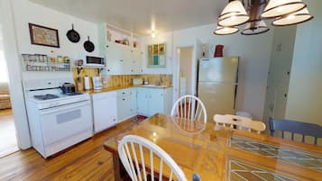 Cottage (Hot Tub, Darling Grandma's House, Cha) | Private kitchen | Microwave