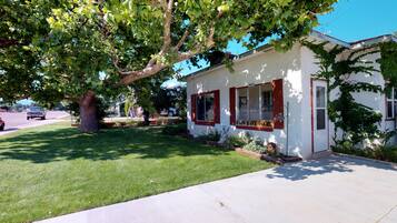 Family House, 3 Bedrooms, Hot Tub | Front of property