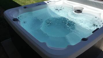 Family House, 3 Bedrooms, Hot Tub | Room amenity