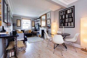 Apartment, 2 Bedrooms (Shirlock Road, Hampstead) | Living area