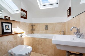 Apartment, 2 Bedrooms (Shirlock Road, Hampstead) | Bathroom
