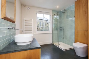 Bathroom - Veeve - Garden Views (London)