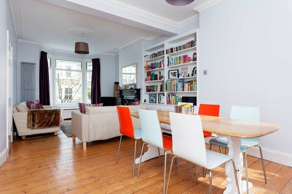 House, 4 Bedrooms (Chevening Road, Greenwich) | Living area