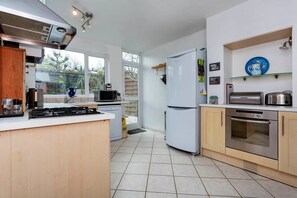 House, 4 Bedrooms (Chevening Road, Greenwich) | Private kitchen