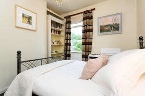 House, 2 Bedrooms (Hearne Road, Kew)