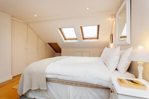 House, 3 Bedrooms (Gastein Road, Fulham)
