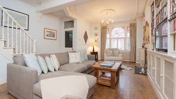 House, 3 Bedrooms (Gastein Road, Fulham) | Living room