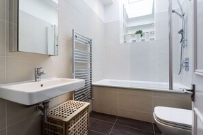 House, 2 Bedrooms (De Beauvoir Road, Hoxton) | Bathroom