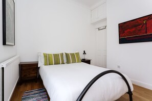 House, 2 Bedrooms (De Beauvoir Road, Hoxton)