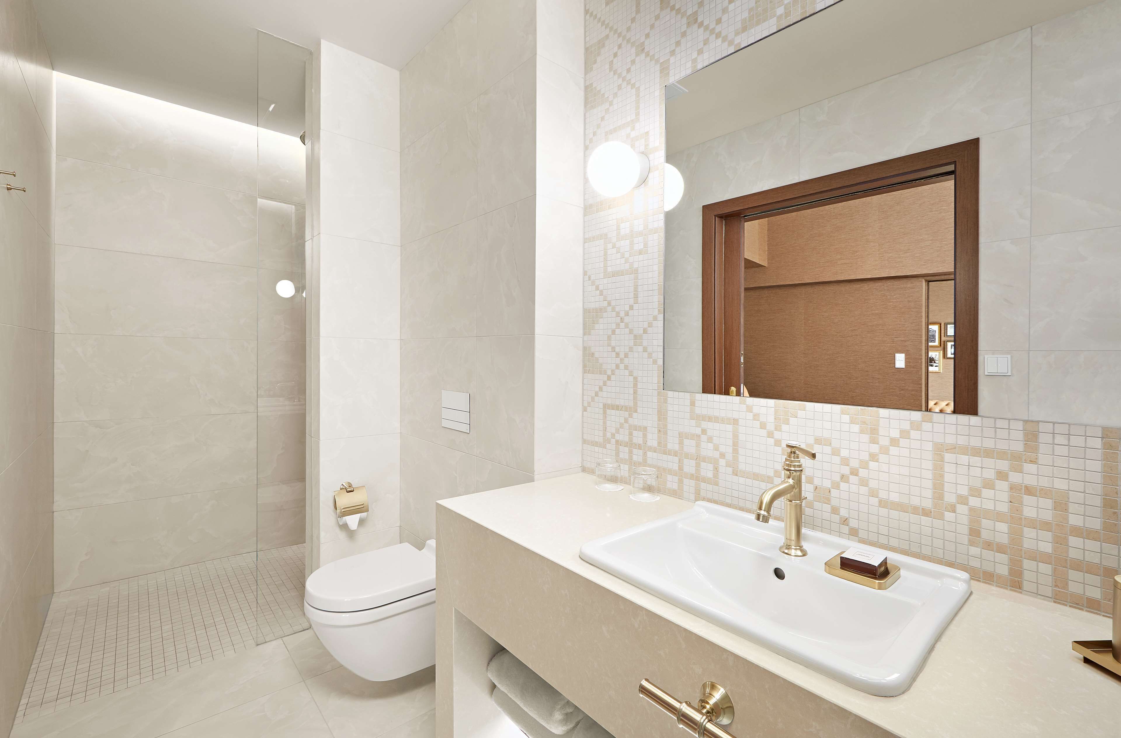 diplomat suite | bathroom shower