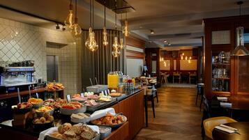 Desayuno buffet diario (ISK 4500 por persona)