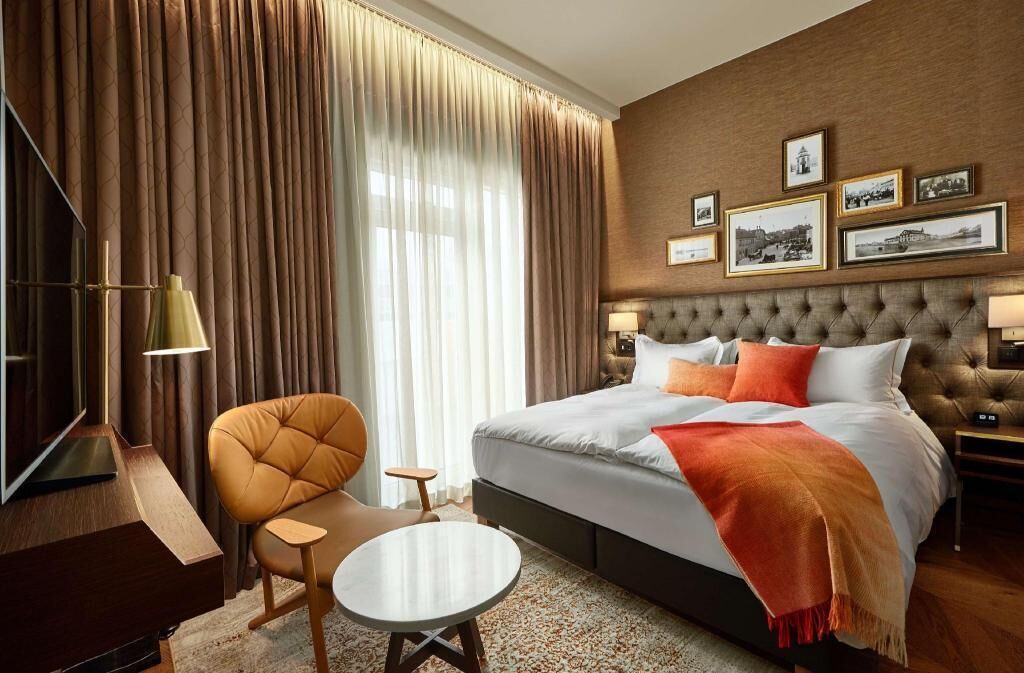 Premium bedding, free minibar items, in-room safe, desk