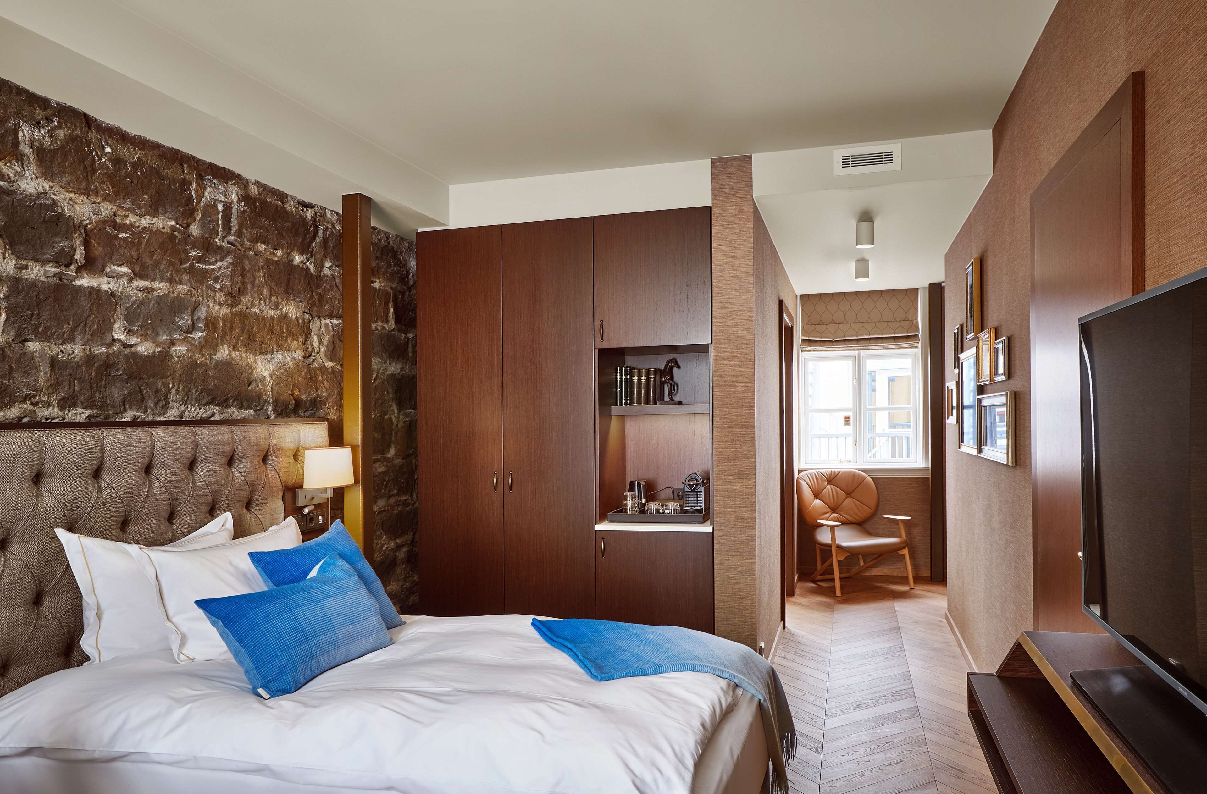 twin classic room | premium bedding, free minibar items, in-room safe, desk