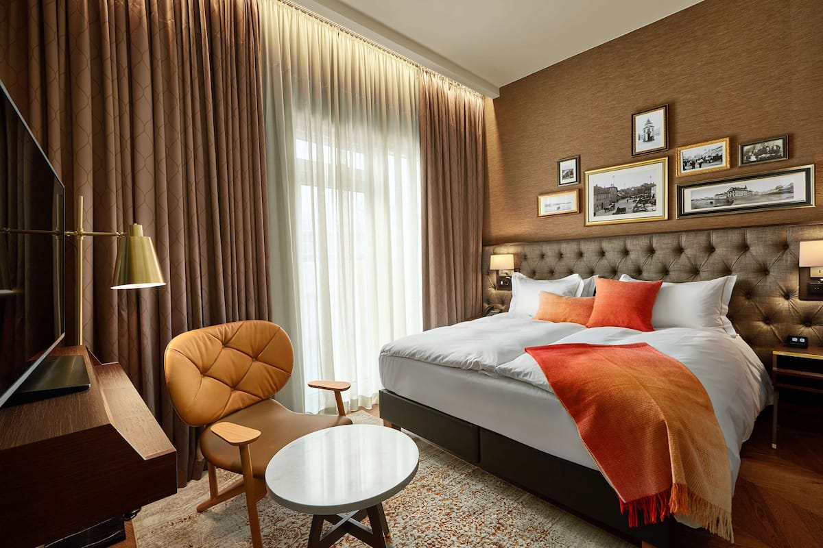 queen deluxe room | premium bedding, free minibar items, in-room safe, desk