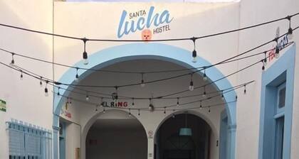 Santa Lucha Hostel