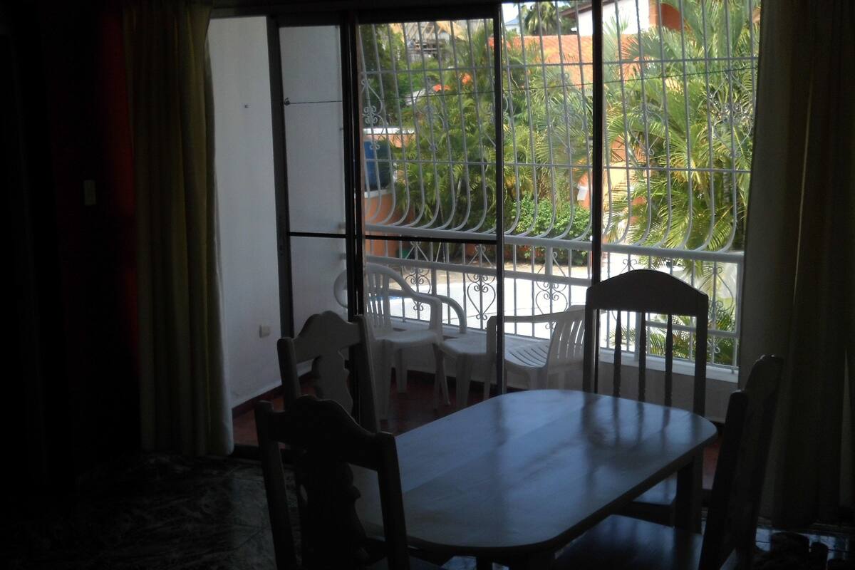 economy apartment, 1 bedroom, smoking, garden view | in-room dining