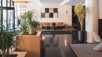 Coin salon dans le hall