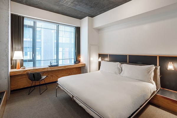 Een minibar, een kluis op de kamer, individueel gedecoreerd