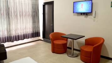 Kahden hengen standard-huone, 1 keskisuuri parisänky | Ilmainen Wi-Fi