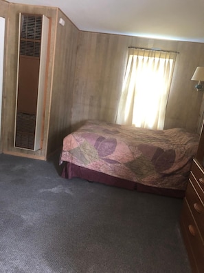 Free WiFi, bed sheets - Coronado West Motel (Lindsborg)