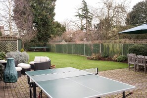 House, 4 Bedrooms (Pensford Avenue, Richmond) | Terrace/patio