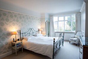 House, 4 Bedrooms (Pensford Avenue, Richmond)