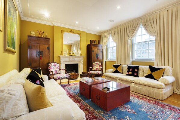 House (Frognol, Hampstead) | Living area