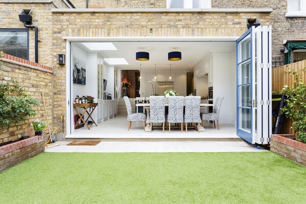 Ferienhaus, 4 Schlafzimmer (Addison Gardens, Kensington) | Essbereich im Zimmer