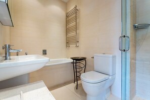 Apartment, 4 Schlafzimmer (Chapman Square, Wimbledon) | Badezimmer