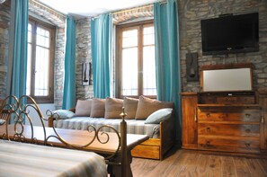 Dobbeltrom, privat bad, hageutsikt | 1 soverom, safe på rommet, skrivebord og ekstrasenger (mot et tillegg)