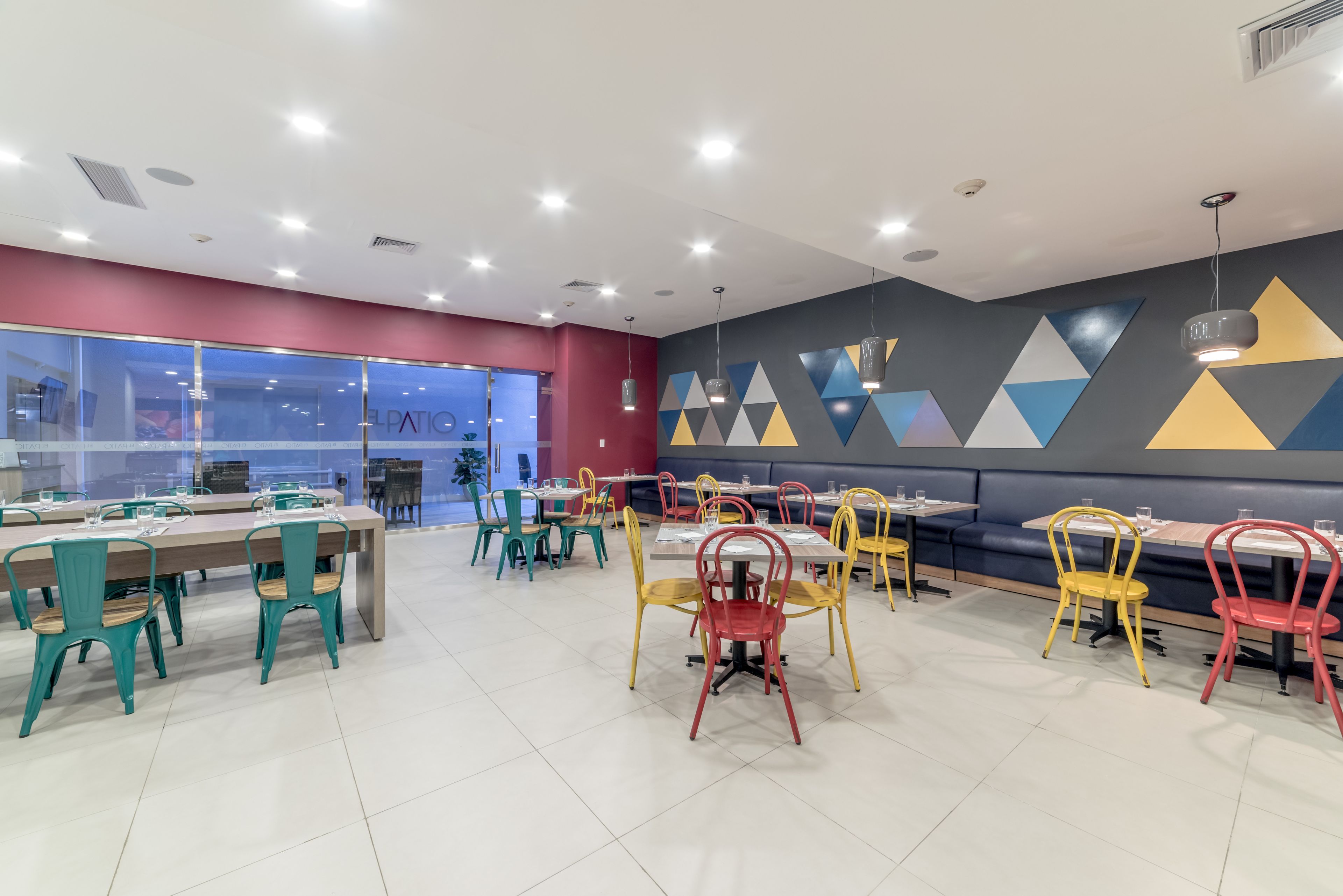 Café da manhã com buffet todos os dias (DOP 10 por pessoa) 