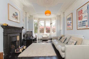 House, 4 Bedrooms (Eton Ave Each Finchley & Muswell Hill) | Living room