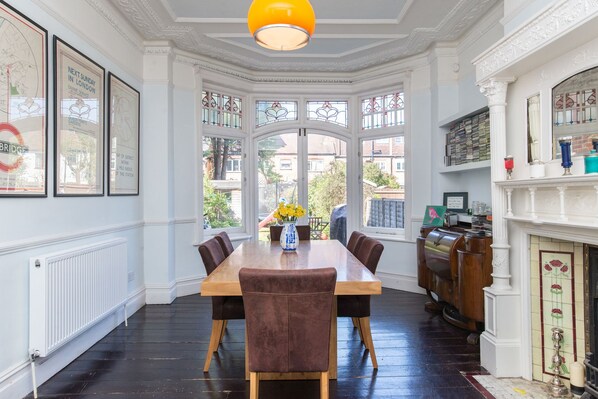 House, 4 Bedrooms (Eton Ave Each Finchley & Muswell Hill) | In-room dining