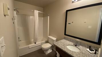 Ensemble douche/baignoire, serviettes fournies