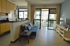 Apartment | Living room | LED TV - Barrabella Pé na areia (Rio de Janeiro)