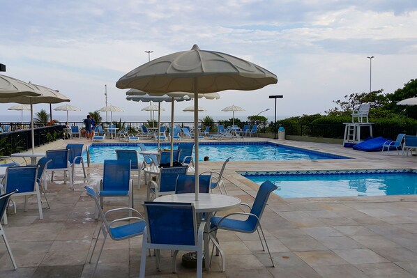 Indoor pool, 2 outdoor pools