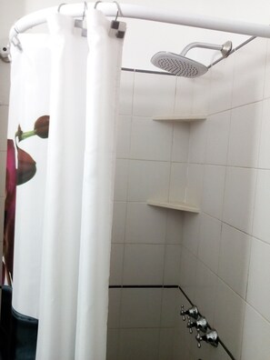 Standard Apartment, Kitchen | Bathroom shower - Güemes Rojo (Rosario)