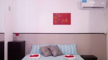 Standard Apartment, Kitchen | Desk, free WiFi, bed sheets
