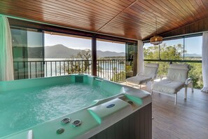 Terrace Suite | Premium bedding, minibar, in-room safe, individually decorated