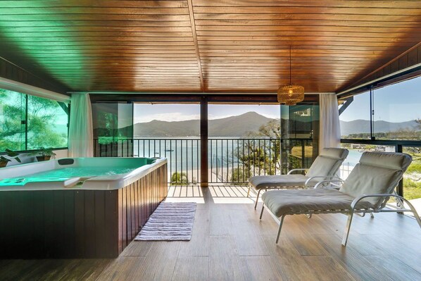 Terrace Suite | Premium bedding, minibar, in-room safe, individually decorated