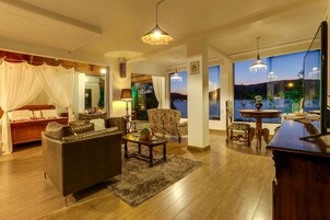 Lagoon Suite | Living area | Smart TV, Netflix, streaming services