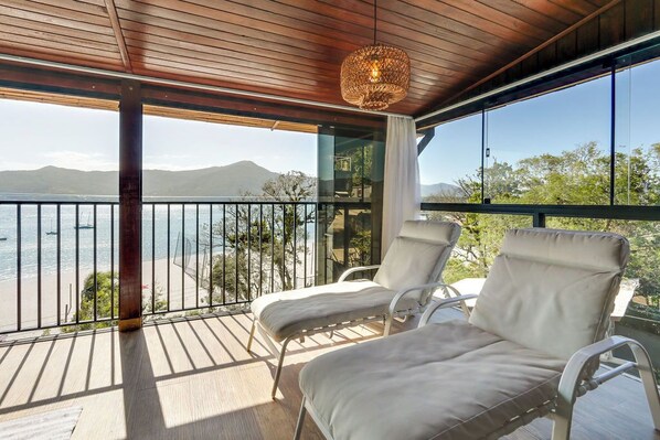 Panoramic suite terrace | Hochwertige Bettwaren, Minibar, Zimmersafe, individuell dekoriert