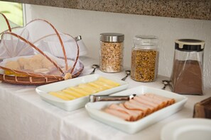 Free daily buffet breakfast - Haute Haus (Florianópolis)