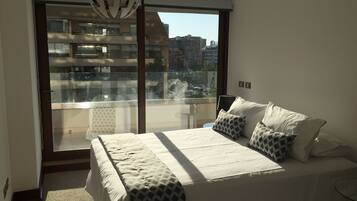 标准公寓, 2 间卧室, 双浴室 | 2 多间卧室、高档床上用品、客房内保险箱、熨斗/熨衣板