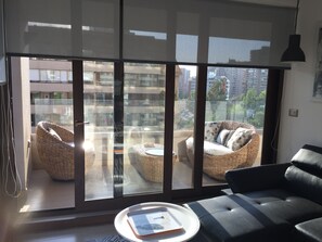 標準公寓, 2 間臥室, 2 間浴室 | 客廳 | 32 吋平面電視連有線電視頻道、電視