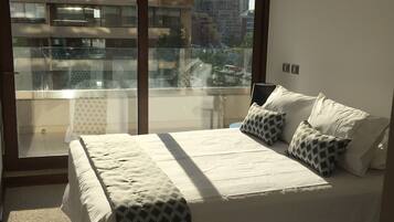 Apartamento standard, 2 quartos, 2 banheiros | 2 quartos, roupas de cama premium, cofres nos quartos