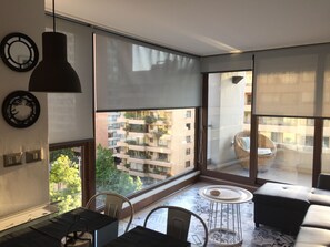 標準公寓, 2 間臥室, 2 間浴室 | 客廳 | 32 吋平面電視連有線電視頻道、電視